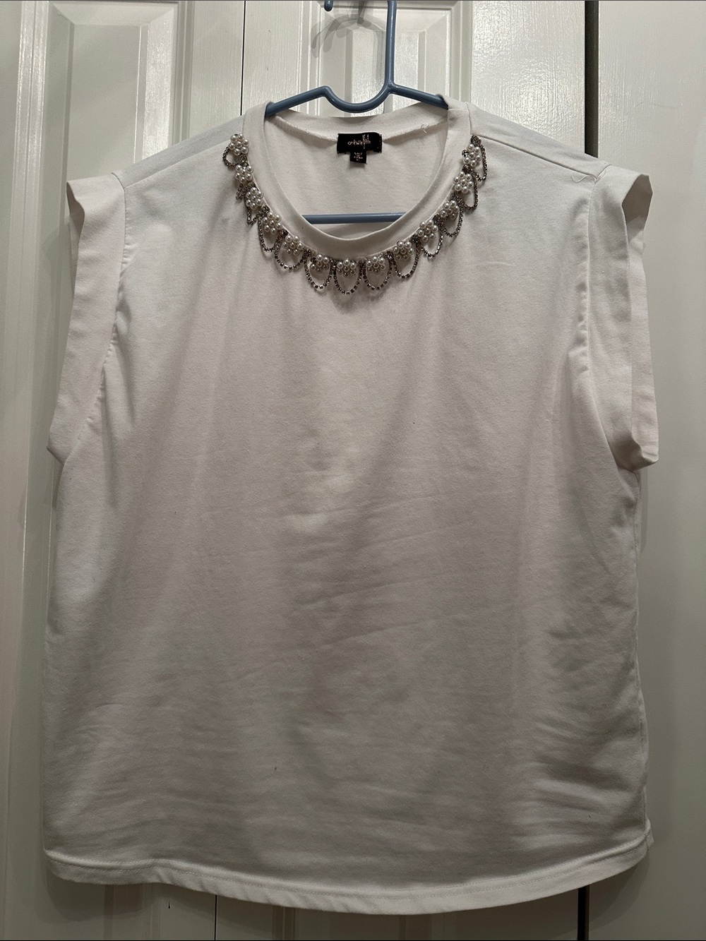 Ontwelfth White Sleeveless Tank Top with Jeweled Neckline XL
